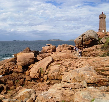 France, Brittany, Côte de Granit Rose, Lighthouse in Ploumanac'h