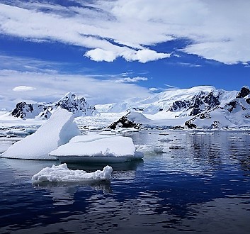 Antarctica, Penola Strait, Kayak Excursion