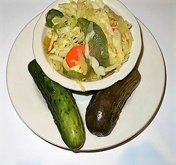 USA, New York, 2nd Avenue Deli, Cabbage Salad and Pickles